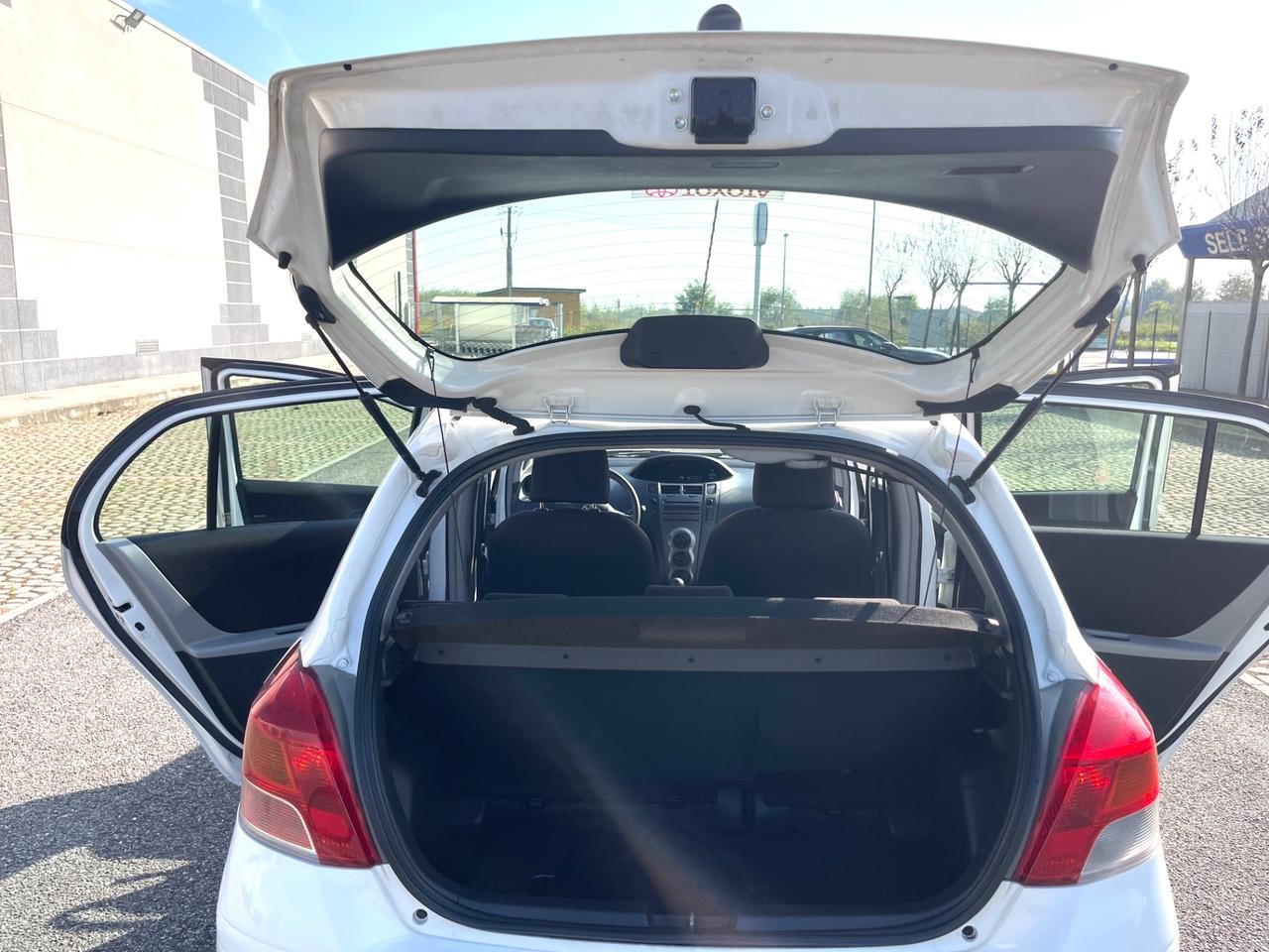 Toyota Yaris 1.0 3 porte Luxury pack