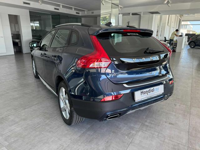 VOLVO V40 Cross Country D3 Momentum