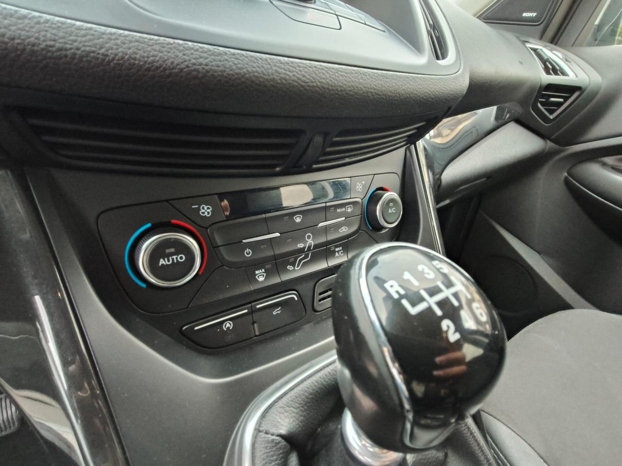 Ford Kuga 1.5 TDCI 120 CV S&S 2WD ST-Line