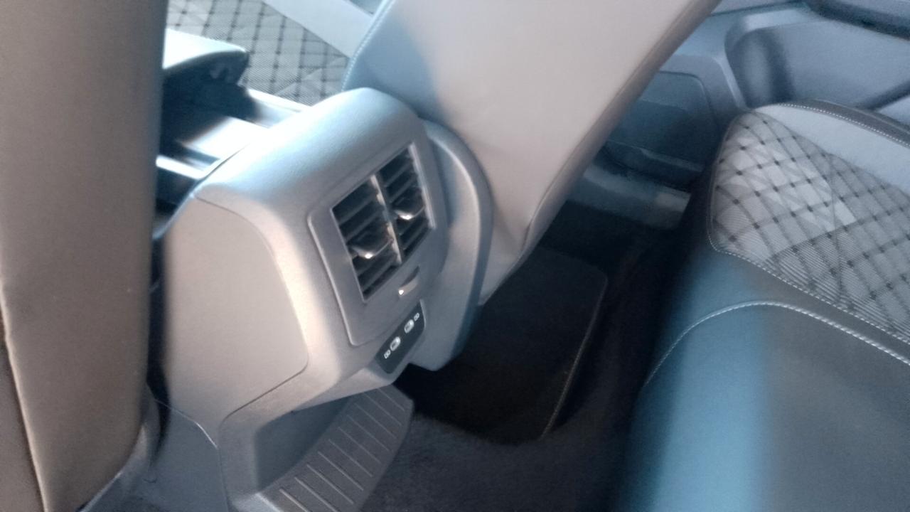 Volkswagen T-Roc 1.5 TSI ACT DSG R-Line