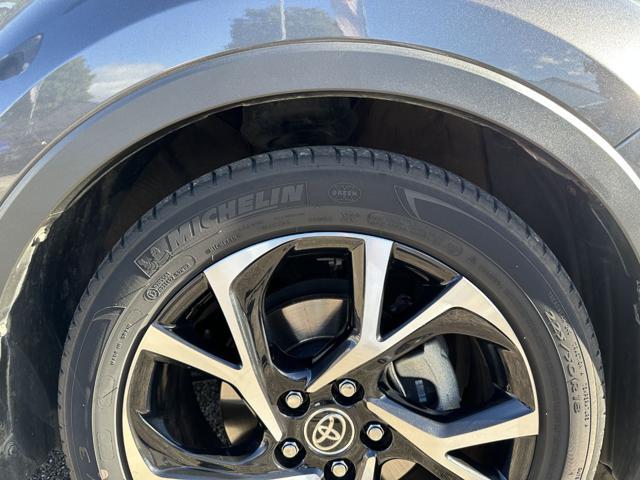 TOYOTA C-HR 1.8 Hybrid E-CVT Business