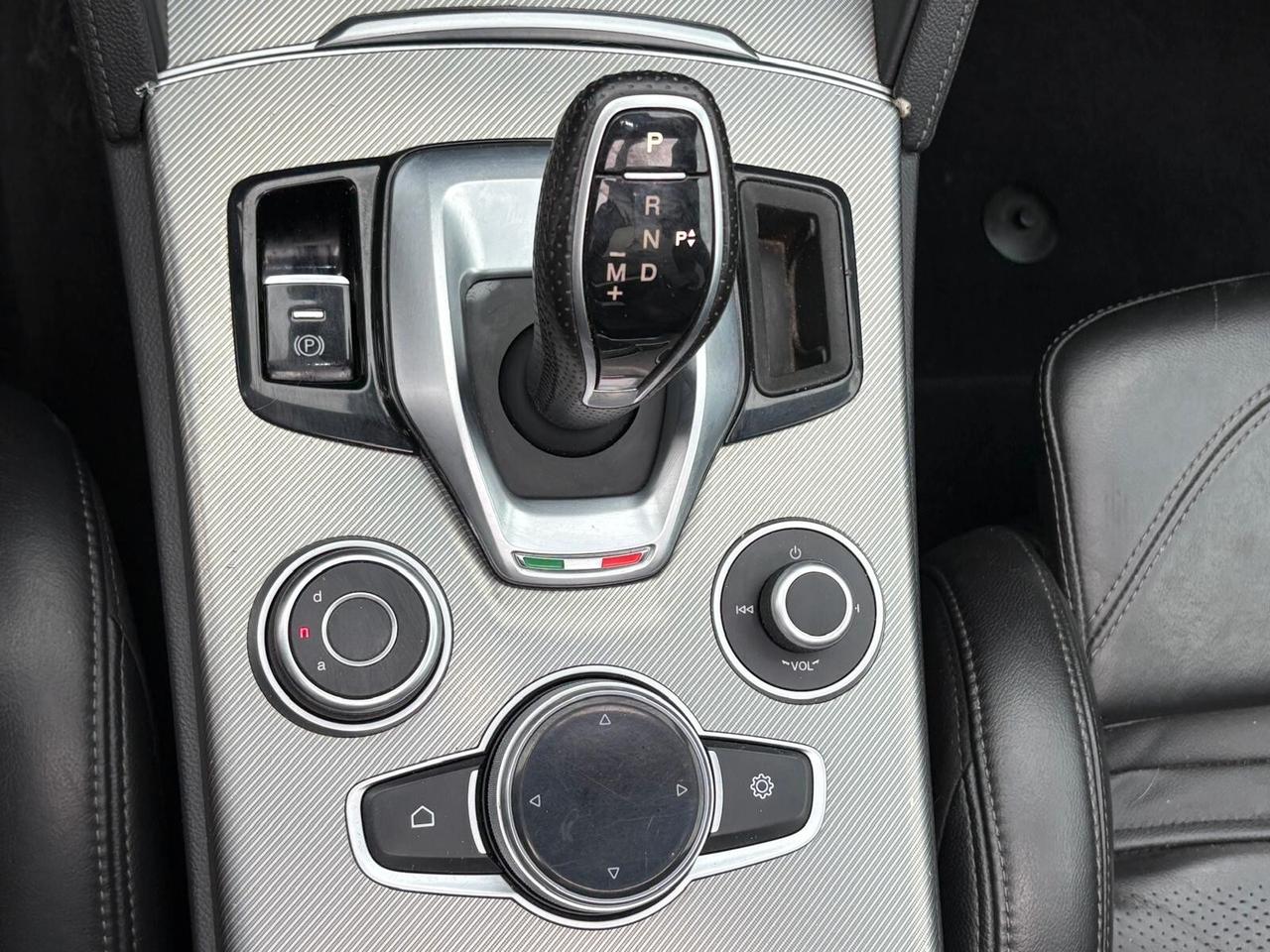 ALFA ROMEO STELVIO 210 CV VELOCE TETTO APRIBILE