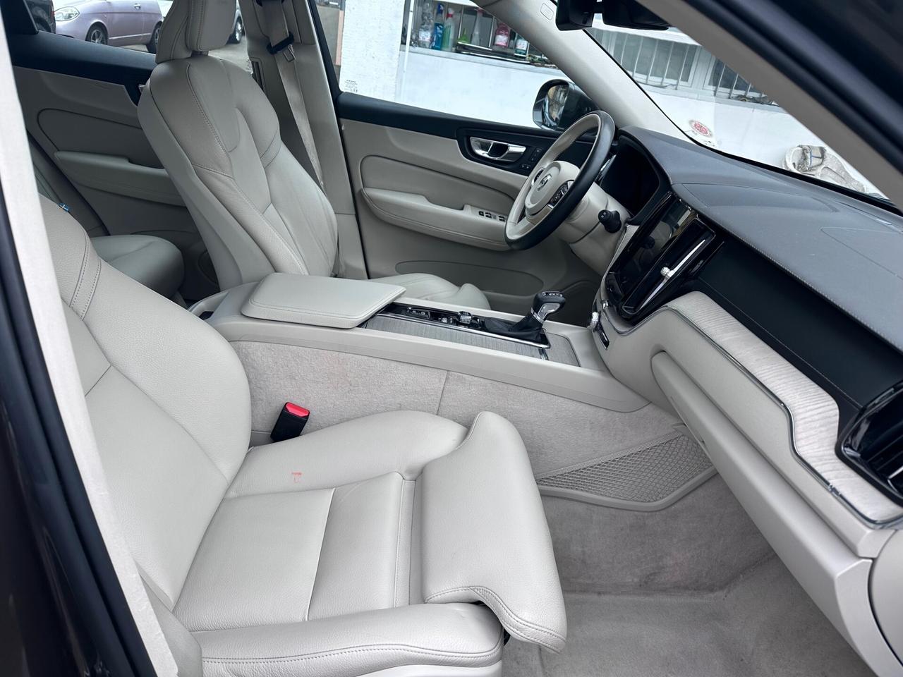 Volvo XC 60 D4 AWD Geartronic Inscription*EURO6*PELLE*NAVI