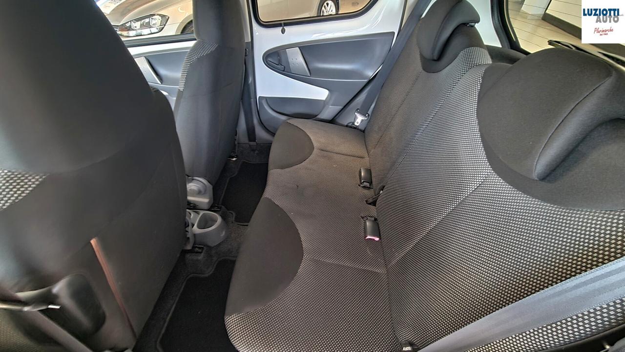 Toyota Aygo 1.0 5P. CONNECT SOL
