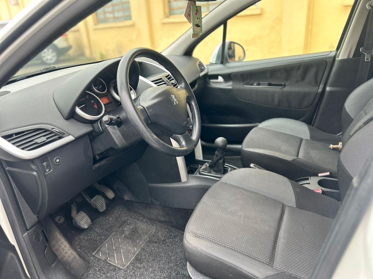 Peugeot 207 Anno 2013 1.4 BENZ/GPL 150.000 Km