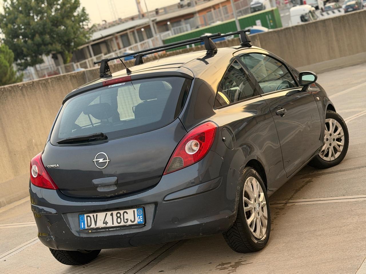 Opel Corsa 1.2 benzina 2009 leggere descrizione
