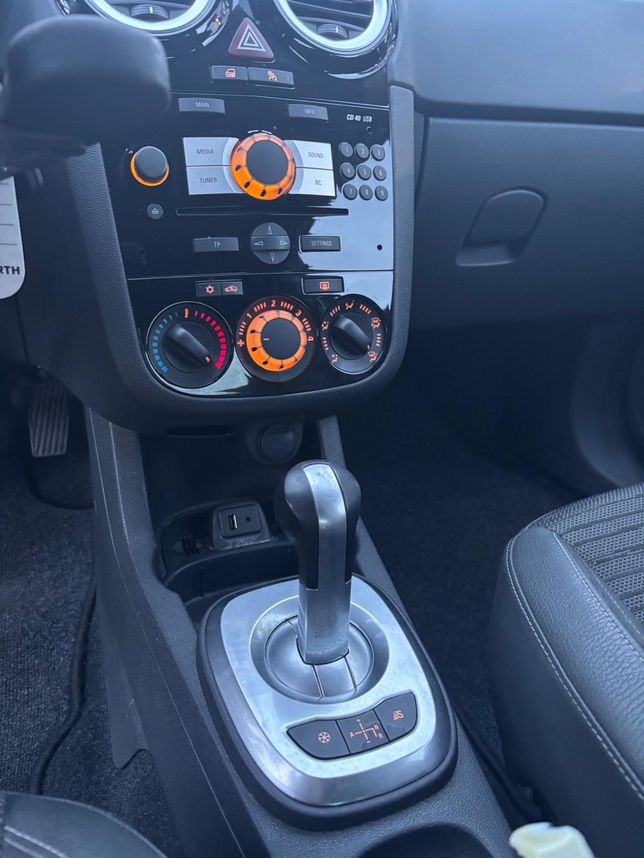 Opel Corsa 1.2 autom per handicap / disabili