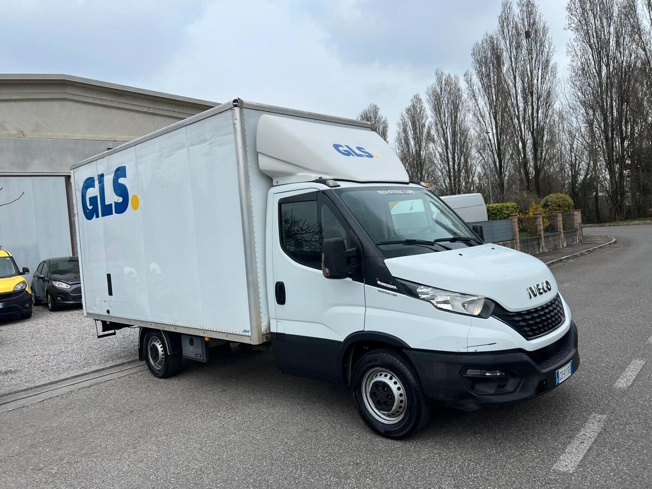 Iveco Daily 35S12 2.3 HPT PL Cabinato