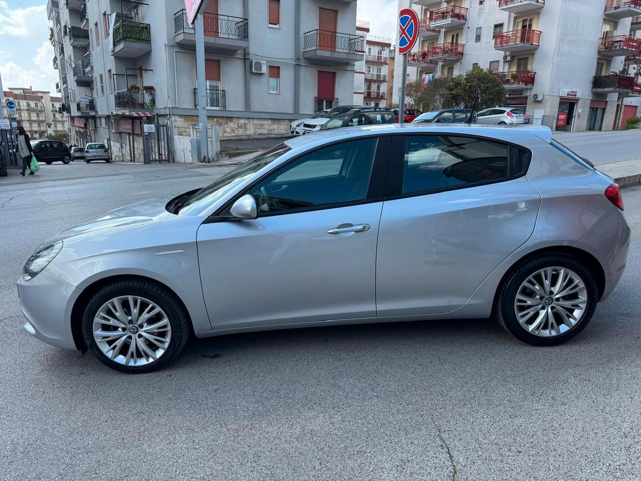 Alfa Romeo Giulietta 1.6 JTDm 120 CV Distinctive * Perfette Condizioni * Garantita 12 Mesi