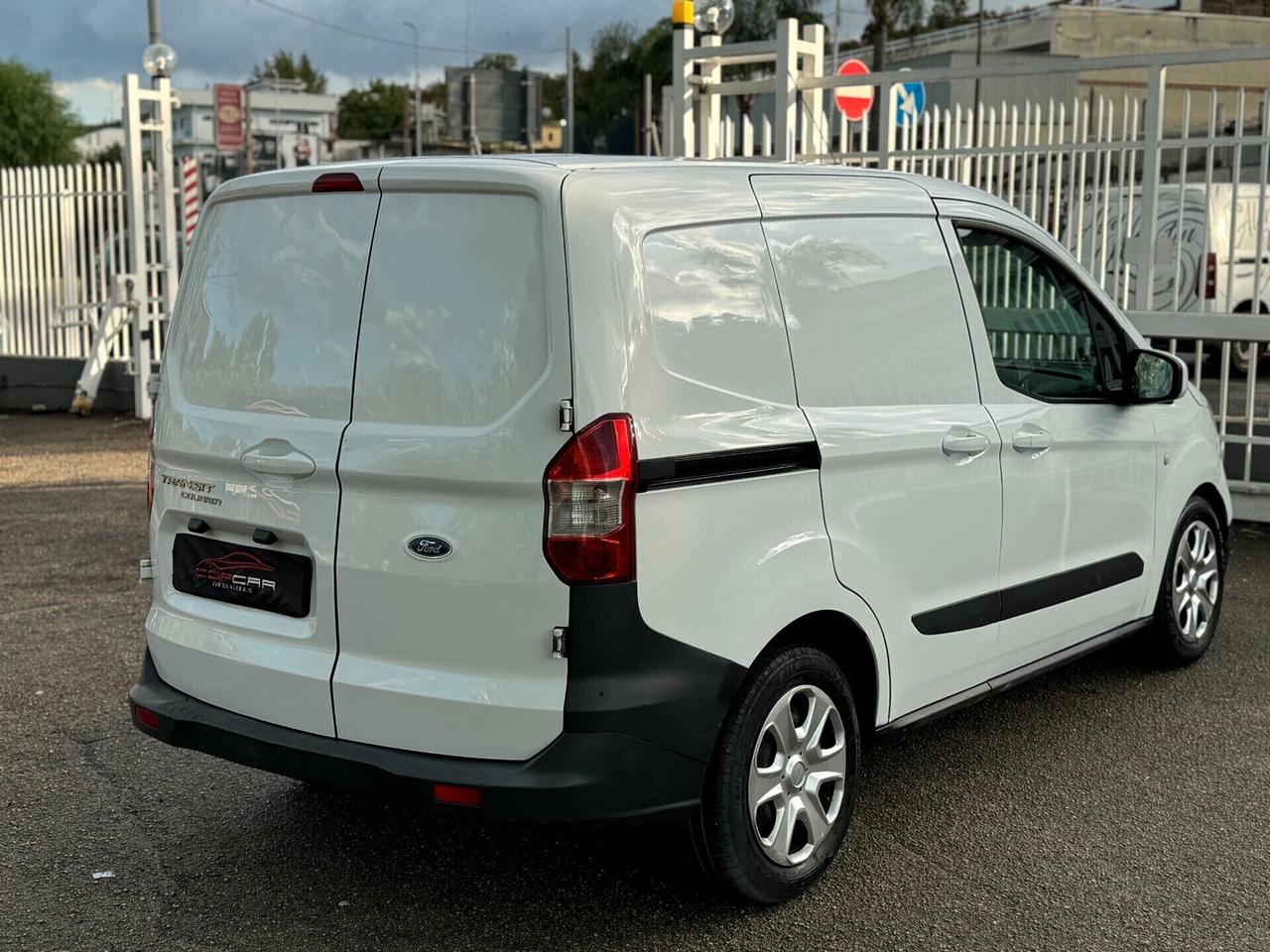 Ford Transit Courier 1.5 TDCi 75CV Vann2017
