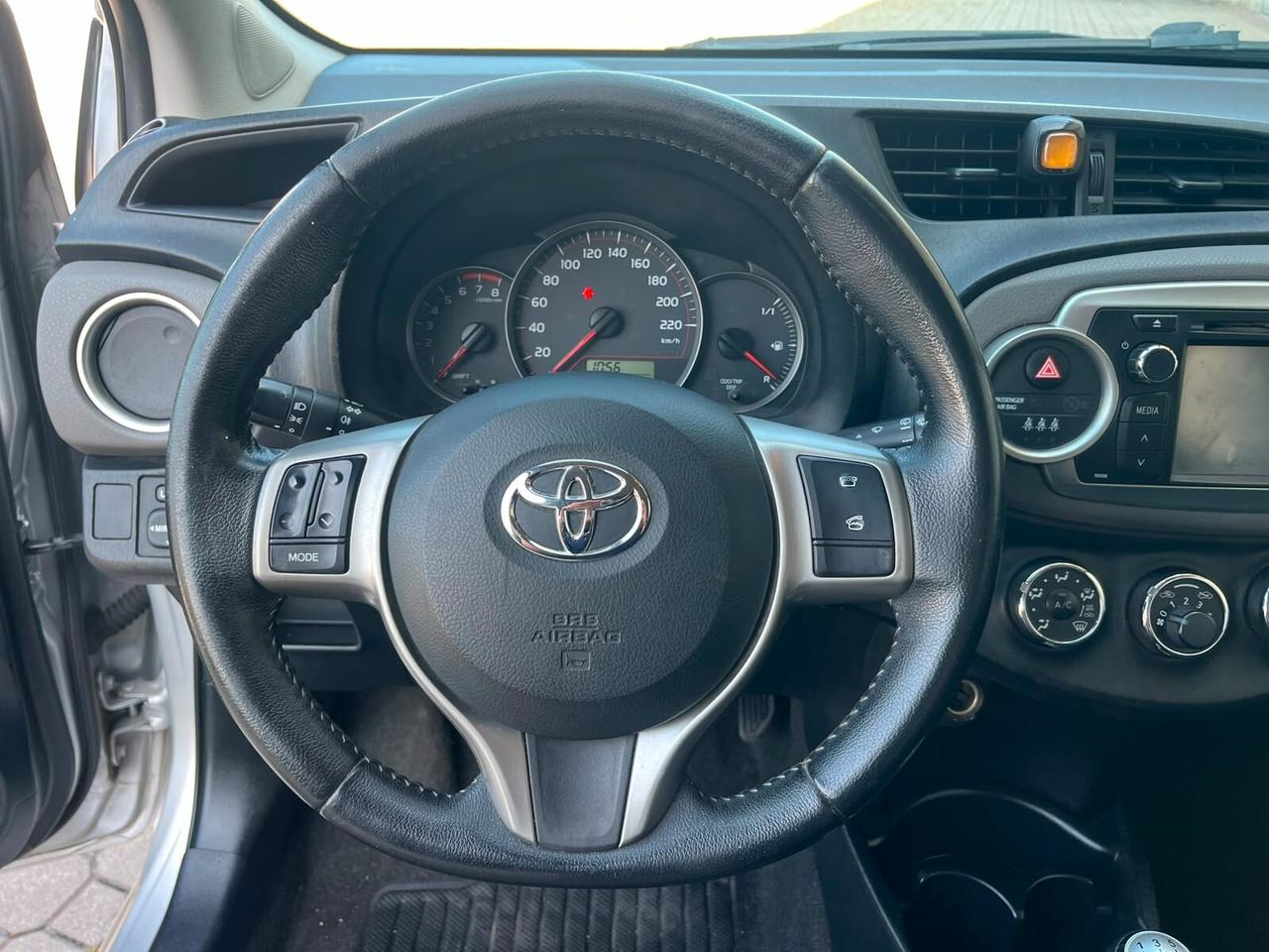 Toyota Yaris 1.0 5 porte Lounge *NEOPATENTATI*
