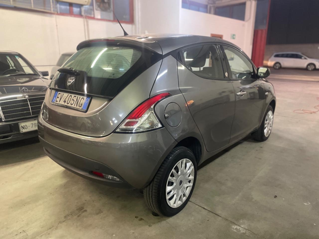 Lancia Ypsilon 0.9 TwinAir 85 CV 5 porte Metano Ecochic Gold