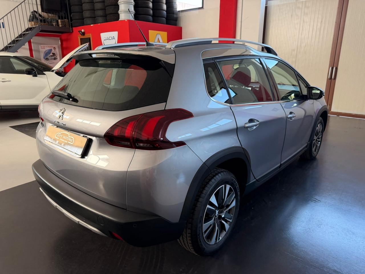 Peugeot 2008 1.2 Pure Tech 82 Allure km 14870