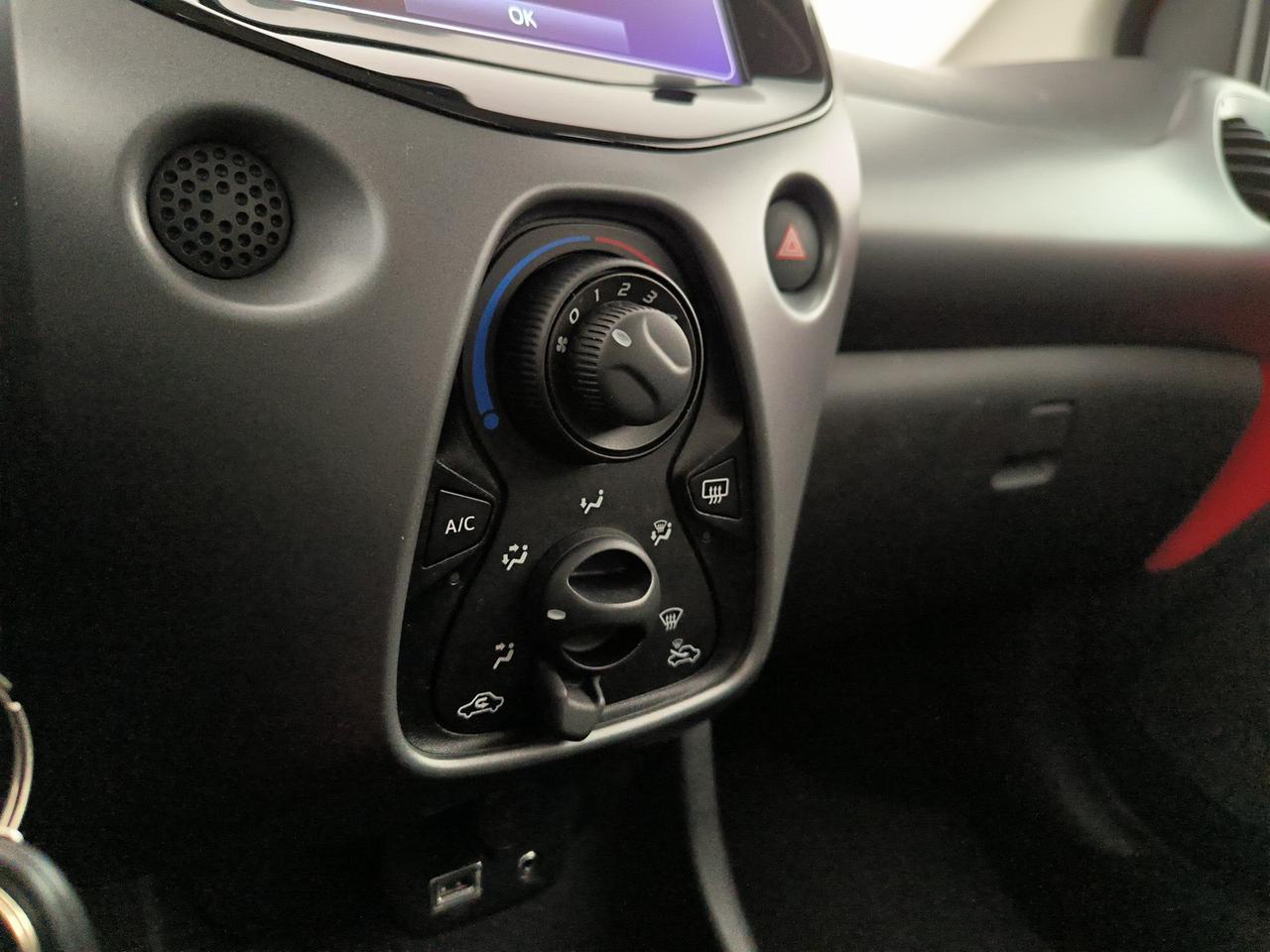 Toyota Aygo 5p 1.0 x-play 72cv