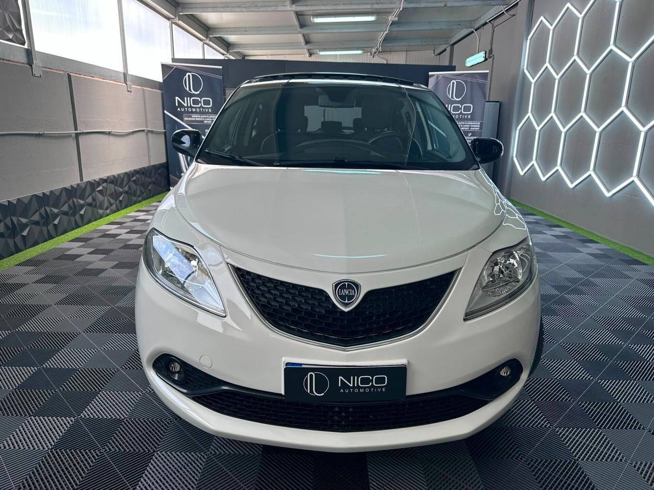 Lancia Ypsilon 1.2 69 CV 5 porte Platinum