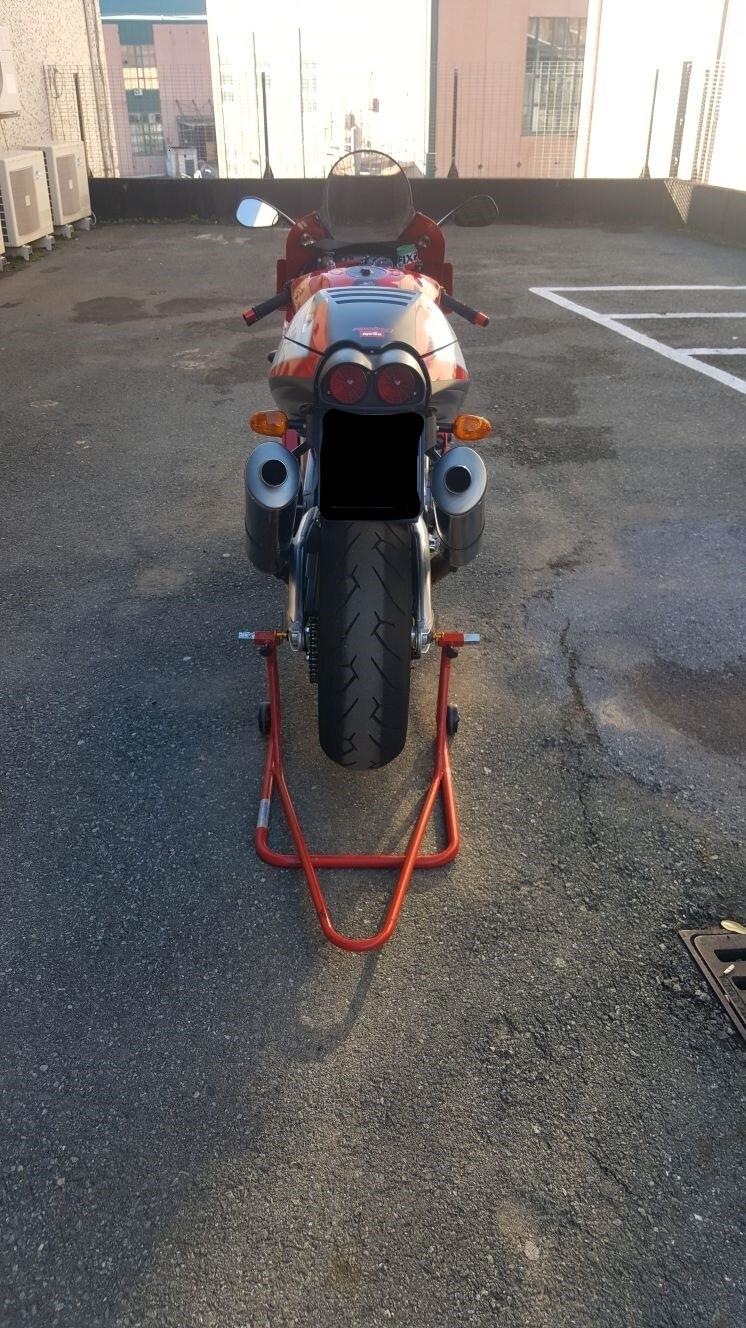 Aprilia RSV 1000 AKRAPOVIC