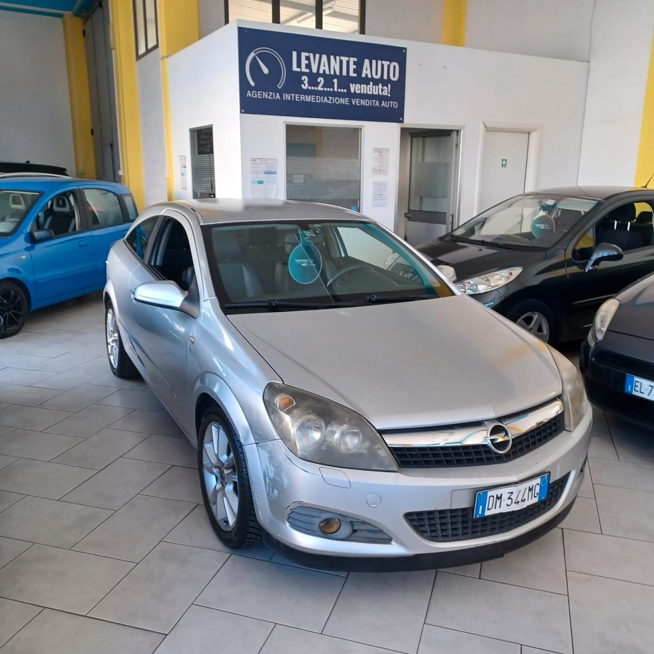 ASTRA 1.7 GT PER GLI AMANTI DELLE AUTO SPORTIVA