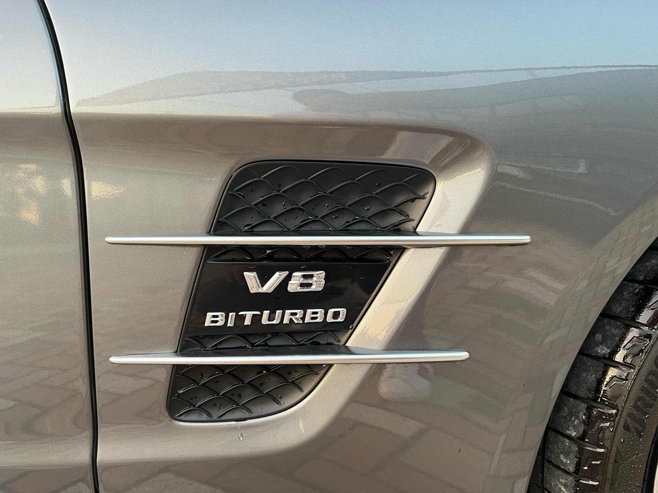 Mercedes-Benz SL 63 AMG Roadster V8