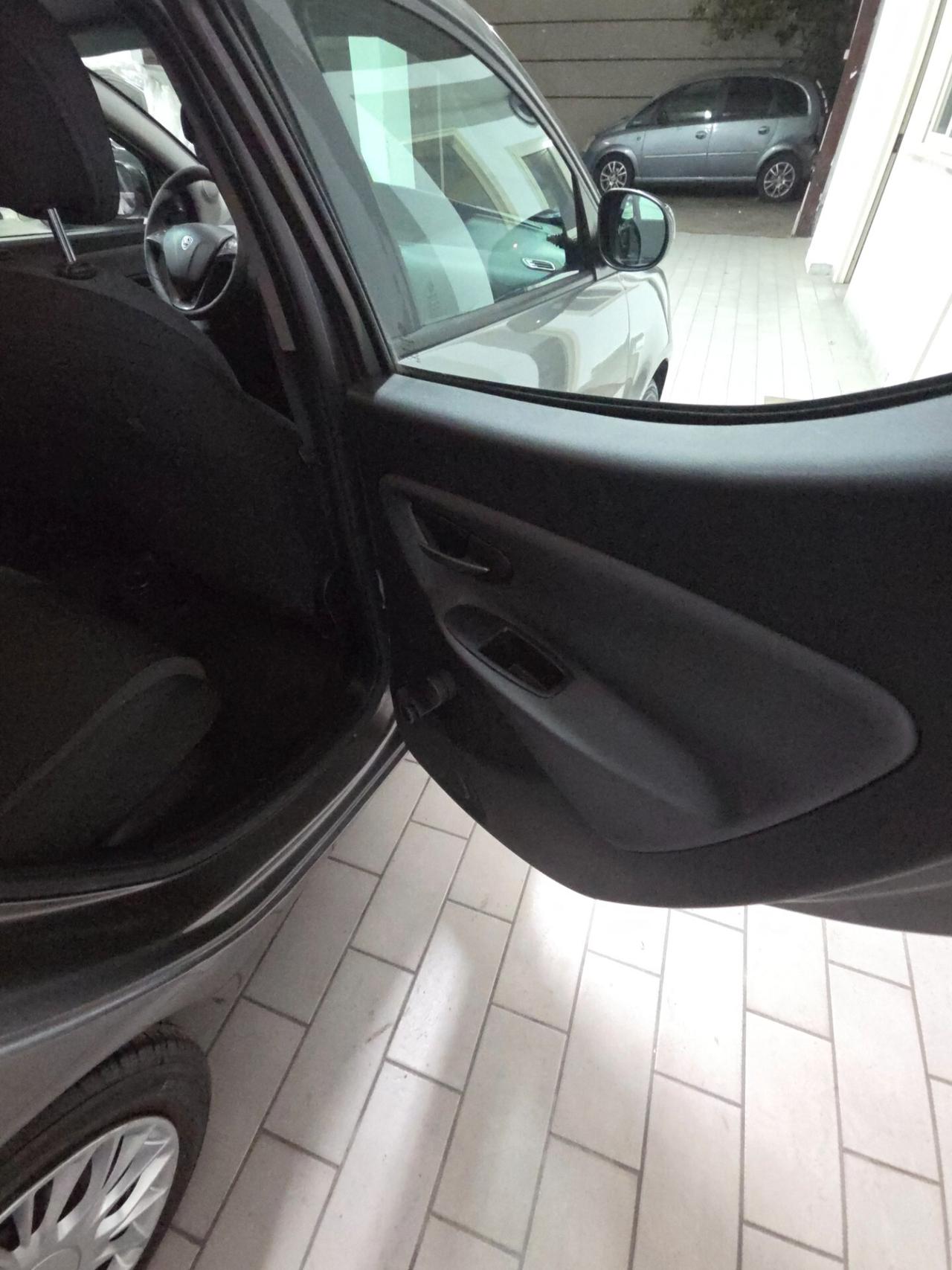 Lancia Ypsilon 1.2 69 CV 5 porte GPL Ecochic Gold
