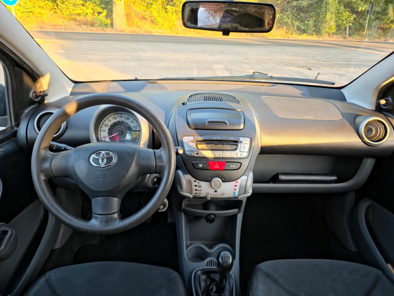 Toyota Aygo 1.0 12V VVT-i 5 porte Deep Ocean Connect E5 Manuale NEO 2012