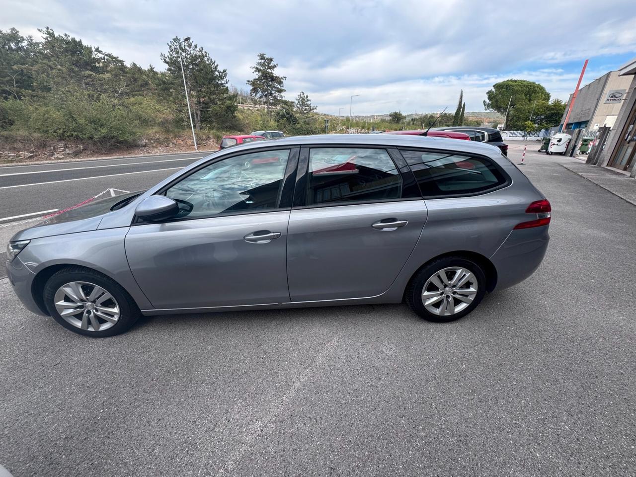 Peugeot 308 BlueHDi 130 S&S SW Business