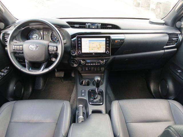 TOYOTA Hilux 2.8 D A/T 4WD 4 porte Double Cab Invincible N1