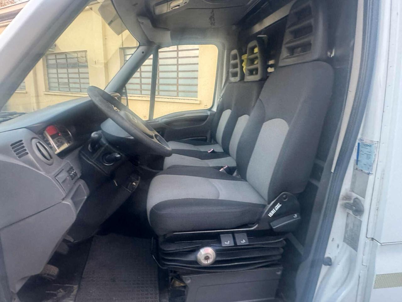 Iveco DAILY Anno 2010 CABINATO