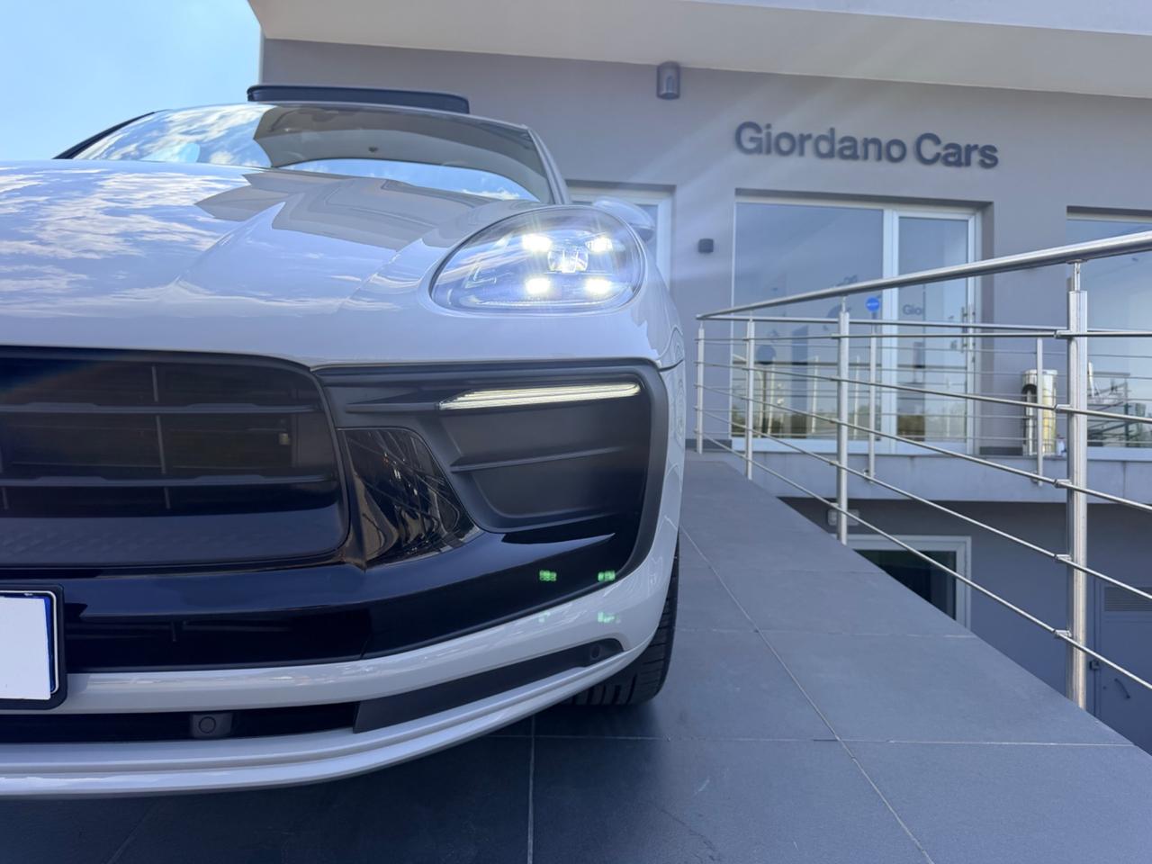 Porsche Macan 2.0 i 265cv open edition colore gesso