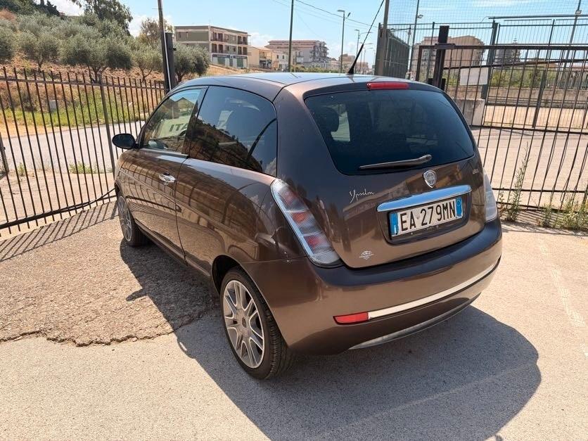 Lancia Ypsilon 1.3 MJT 75 CV Platino