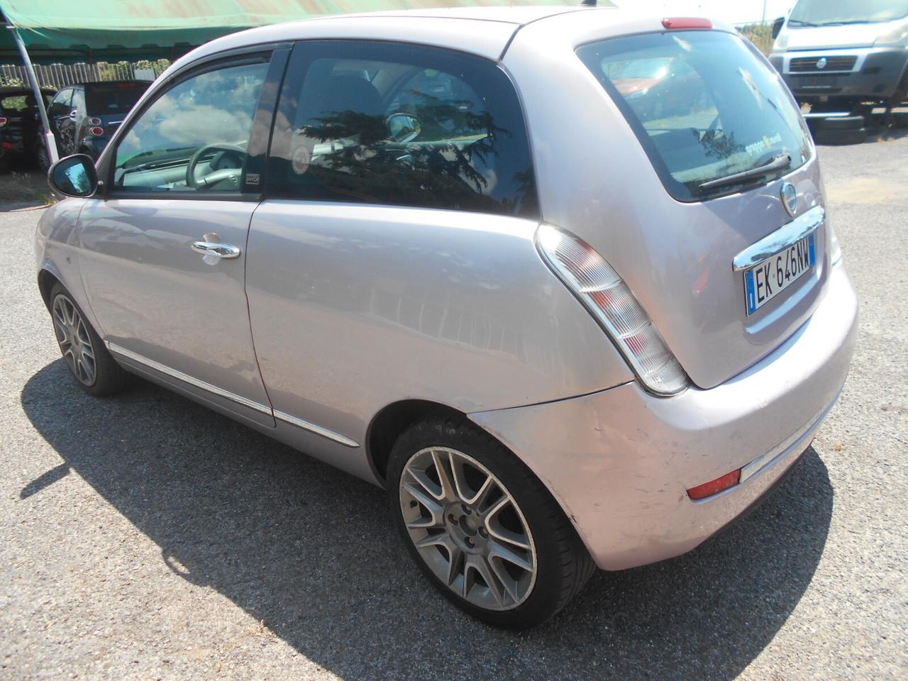 Lancia Ypsilon 1.2 69 CV Unyca