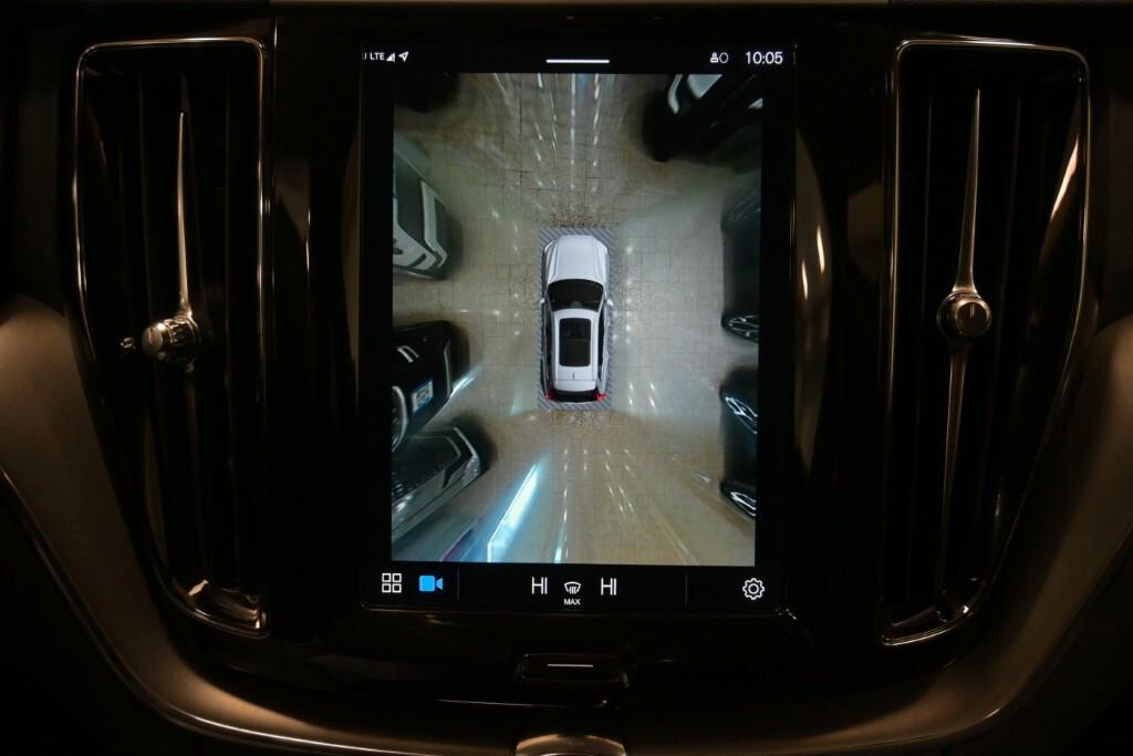 VOLVO XC60 2.0D 197CV B4 (D) GEARTRONIC AWD MOMENTUM PRO ( FARI LED - ADAPTIVE CRUISE - COCKPIT - MIRROR - PARK ASSIST - TELECAMERA 360 - CERCHI 18 )