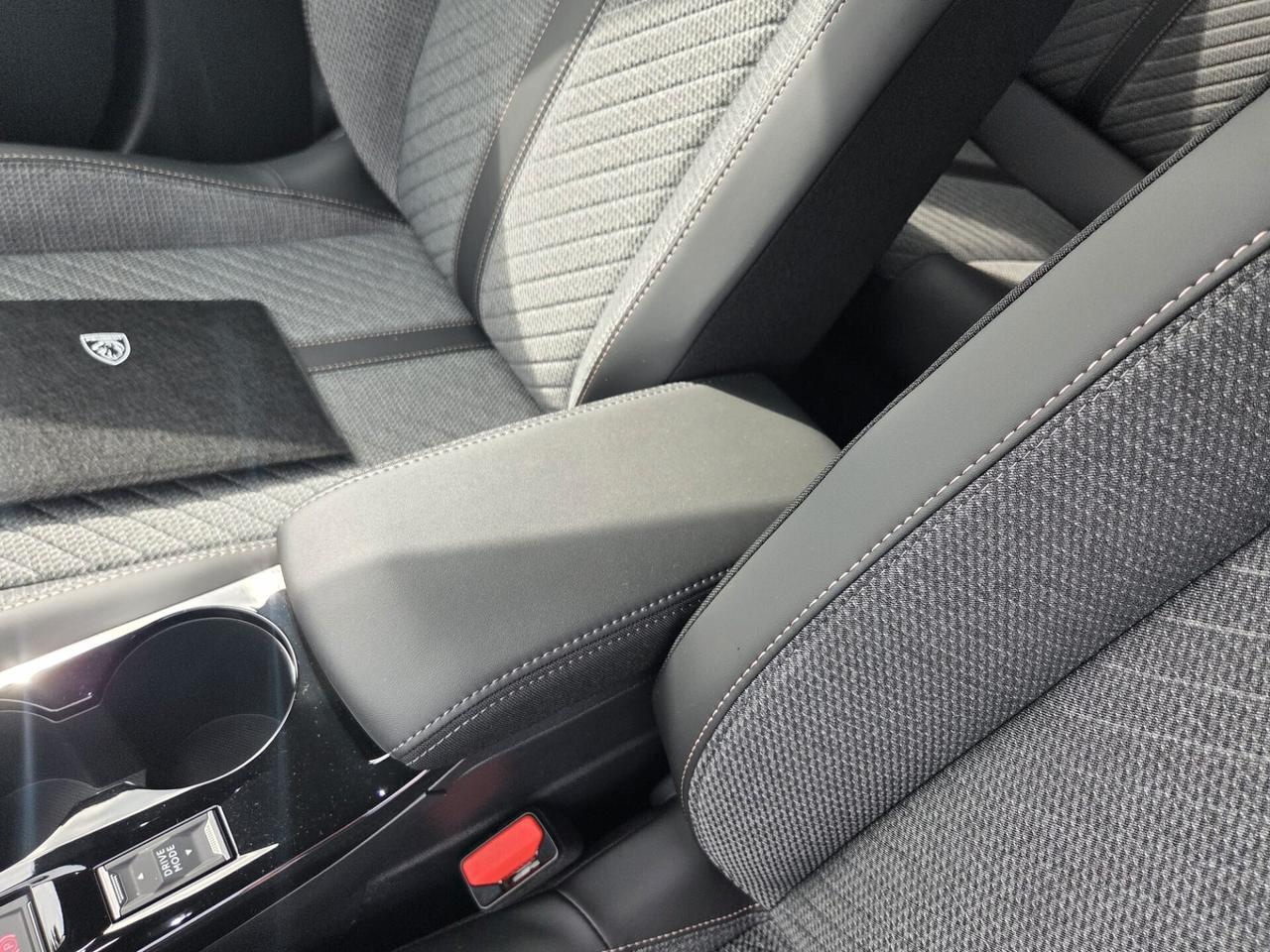 Peugeot 2008 ALLURE 100 CV KM/0 NESSUN OBBLIGO FINANZIARIO !!