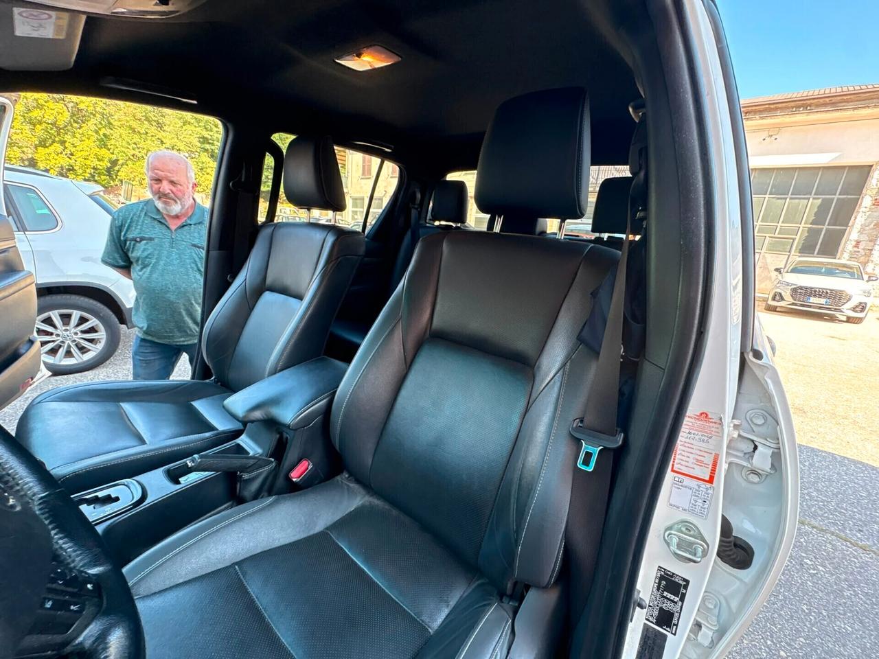 Toyota Hilux 2.4 D-4D A/T 4WD 4 porte Double Cab Invincible