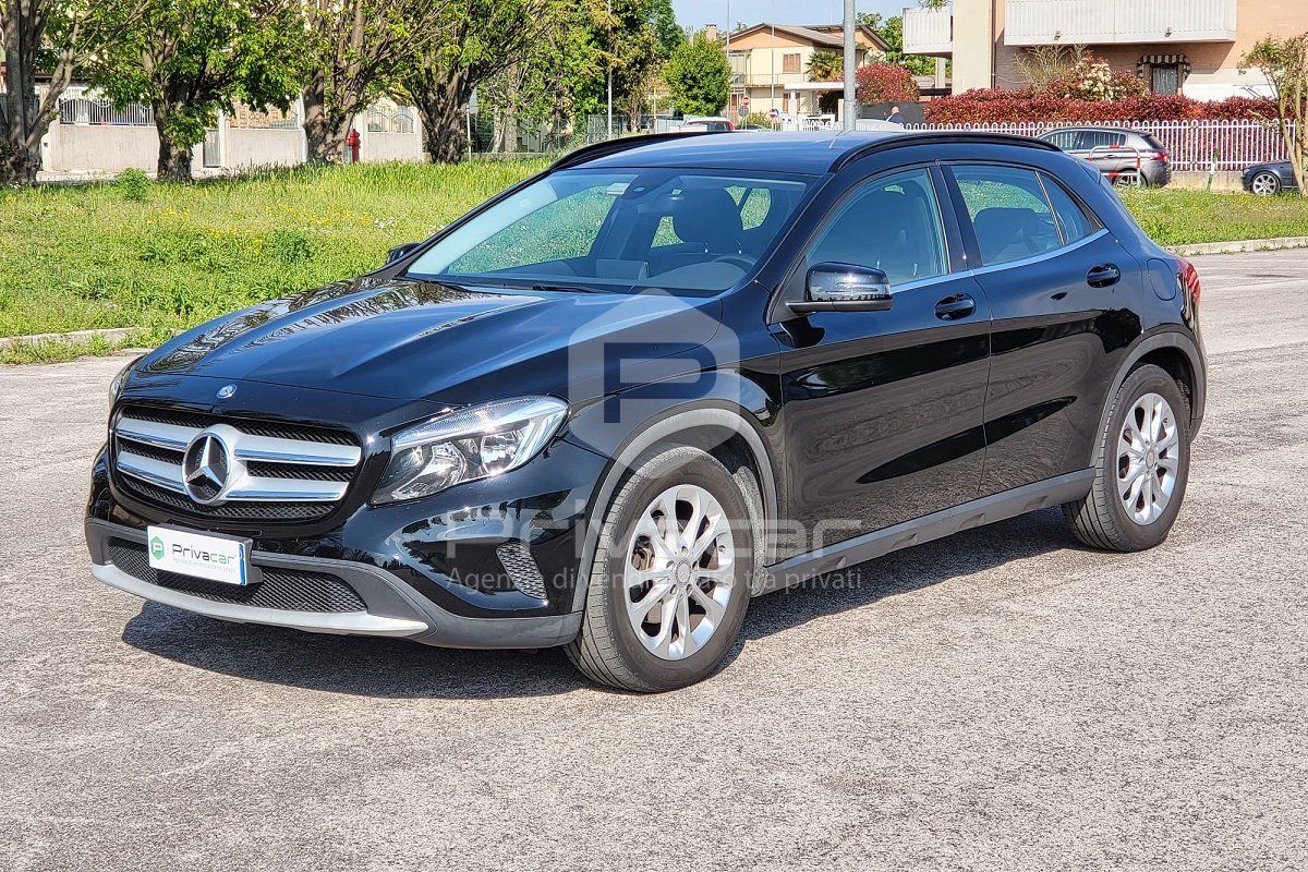 MERCEDES GLA 180 d Automatic Business