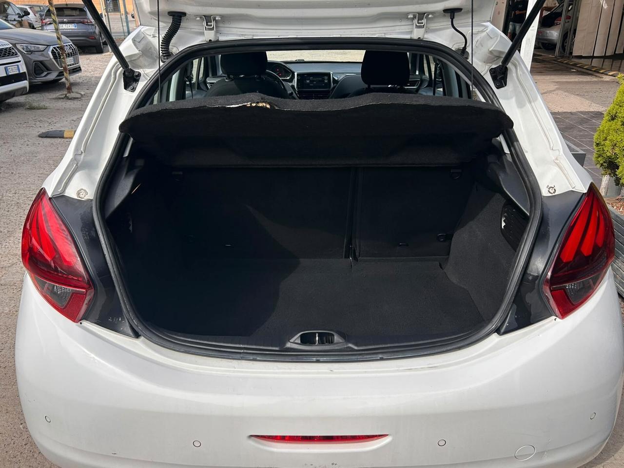 Peugeot 208 PureTech 82 5 porte Allure