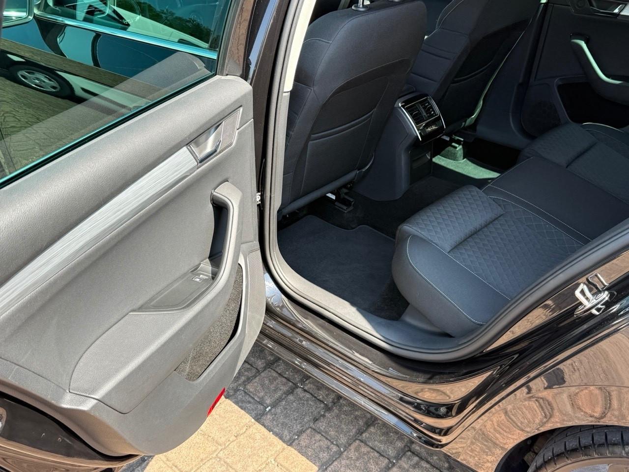 Skoda Superb 1.6 TDI SCR DSG FULL LED/UNIPRO
