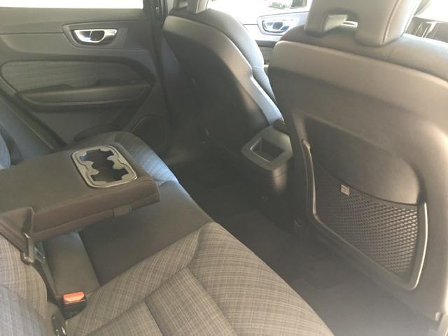 VOLVO XC60 B4 (Diesel Hybrid) 197cv Momentum *IVA deducibile*