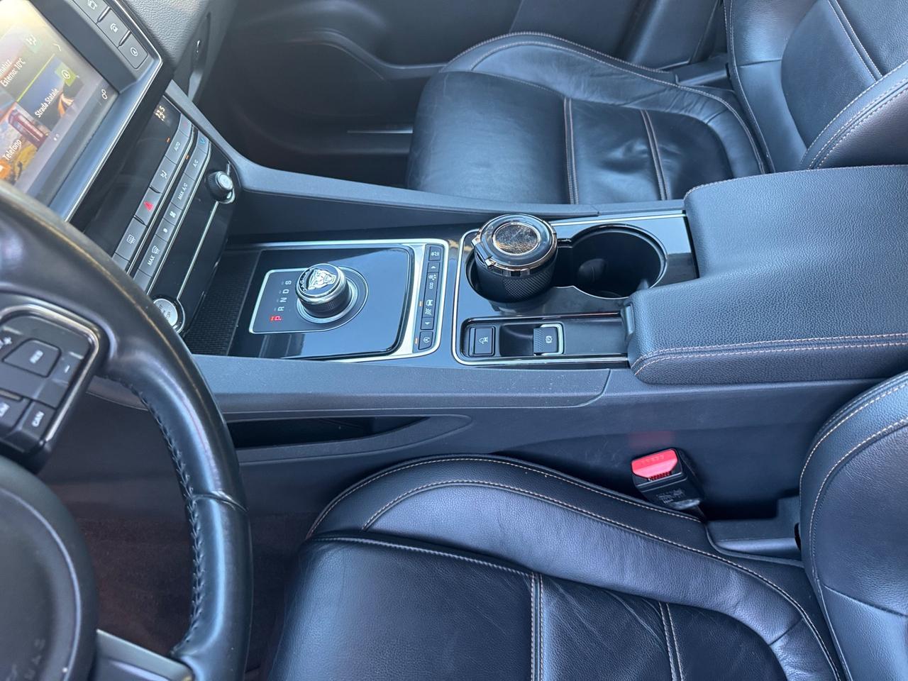 Jaguar F-Pace 2.0 D 180 CV 4x4 Euro 6b