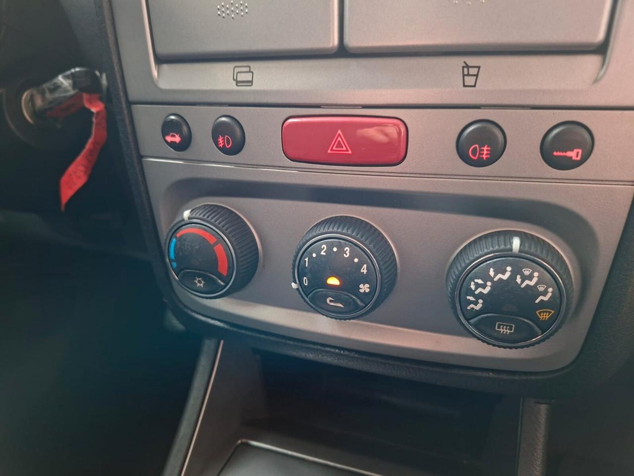 Alfa Romeo 147 3p 1.6 ts 16v BlackLine 105cv, adatta a neop.