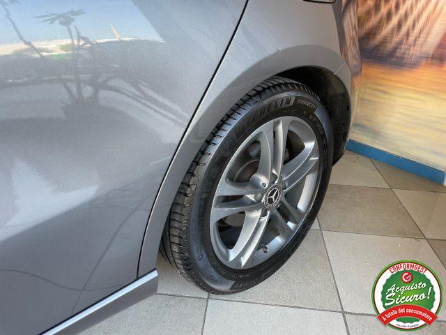 MERCEDES-BENZ A 180 d Aut. *TETTO *PACK LUCI * PELLE