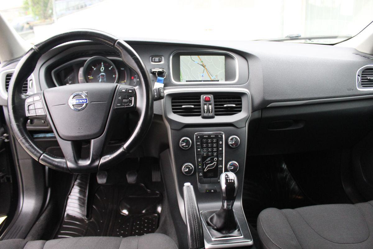 VOLVO - V40 - D2 R-design Kinetic