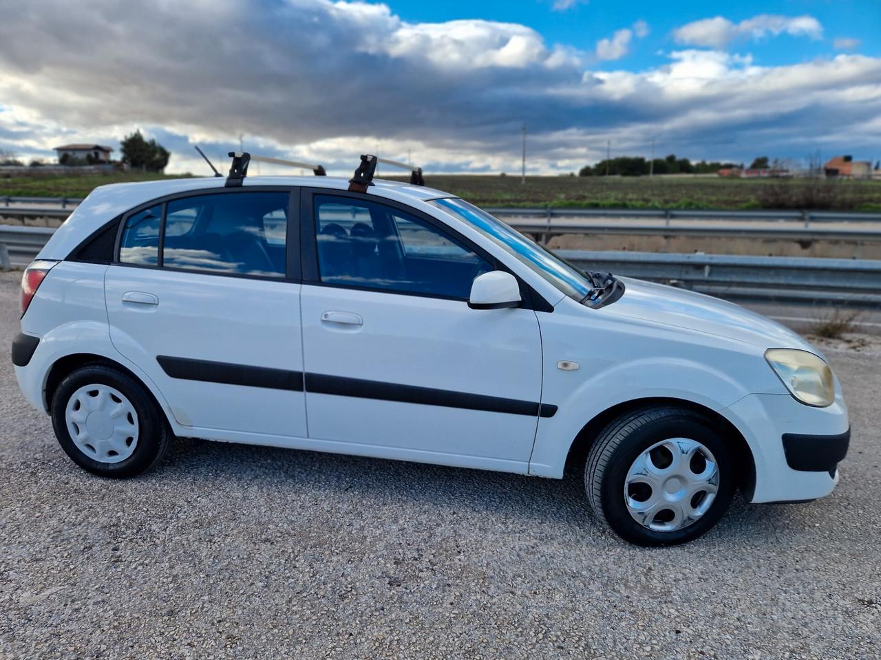 Kia Rio 1.5 16V CRDi 5p. EX Challenge