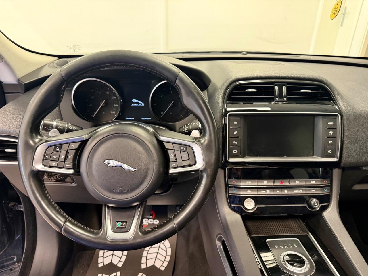 Jaguar F-Pace 2.0 D 180 CV AWD aut. Pure