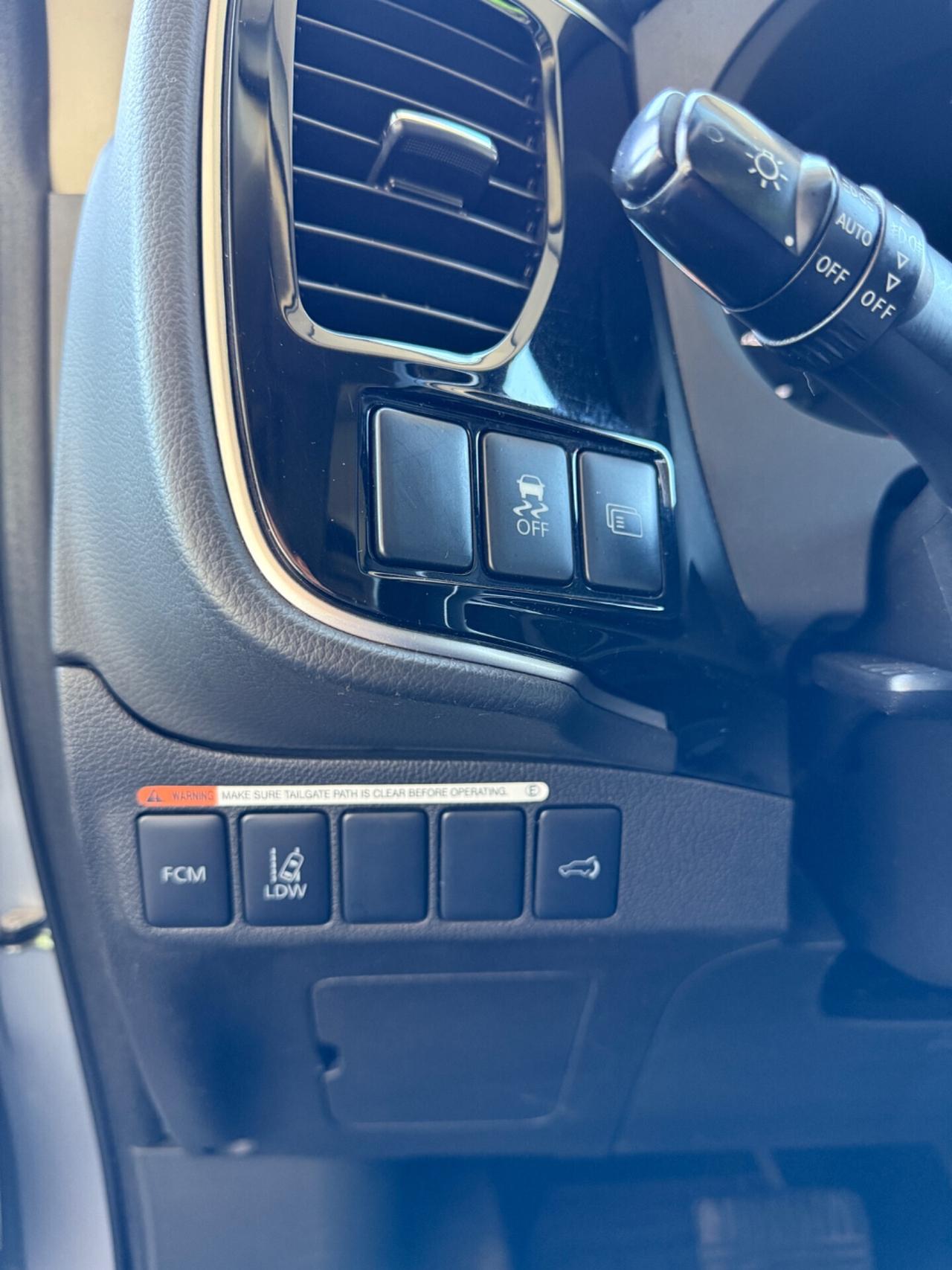 MITSUBISHI OUTLANDER 2.2 DI-D 4WD INSTYLE 7posti
