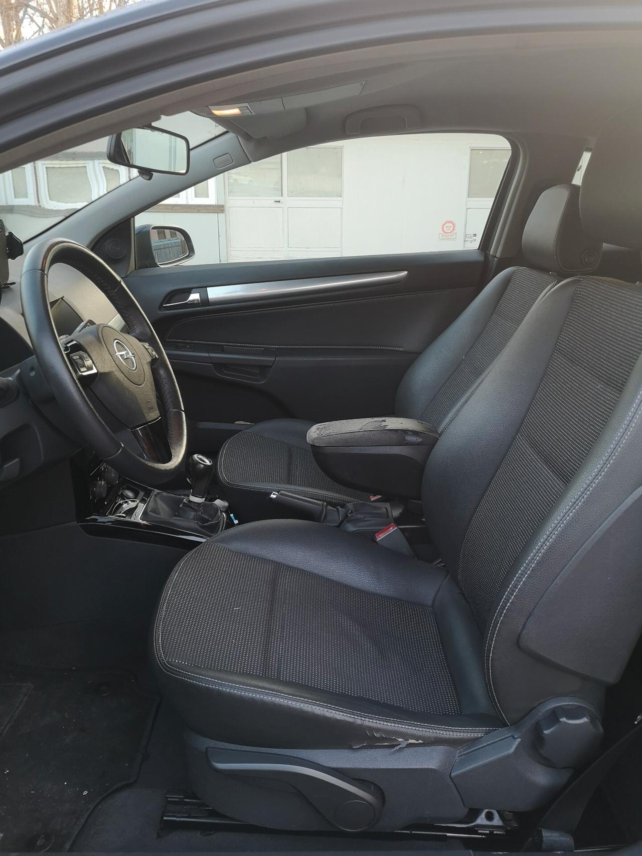 Opel Astra GTC 1.3 125 CV - 2007