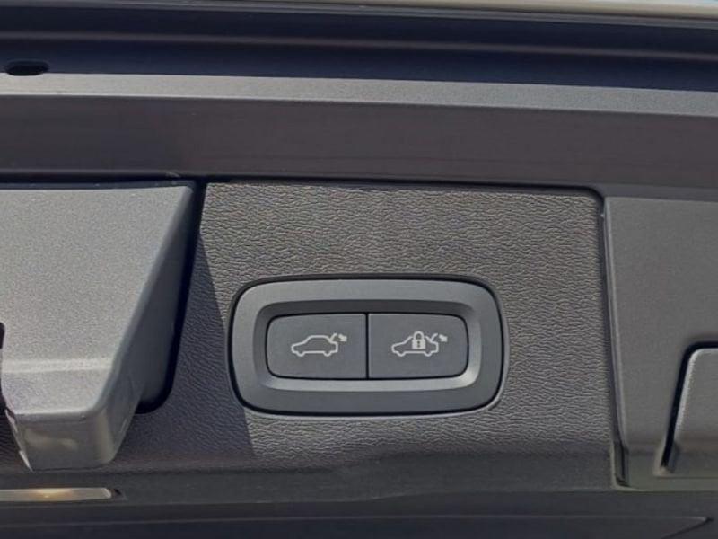 Volvo XC60 B4 197+14 CV AWD Automatica Mild Hybrid Diesel Plus Dark N1 Autocarro