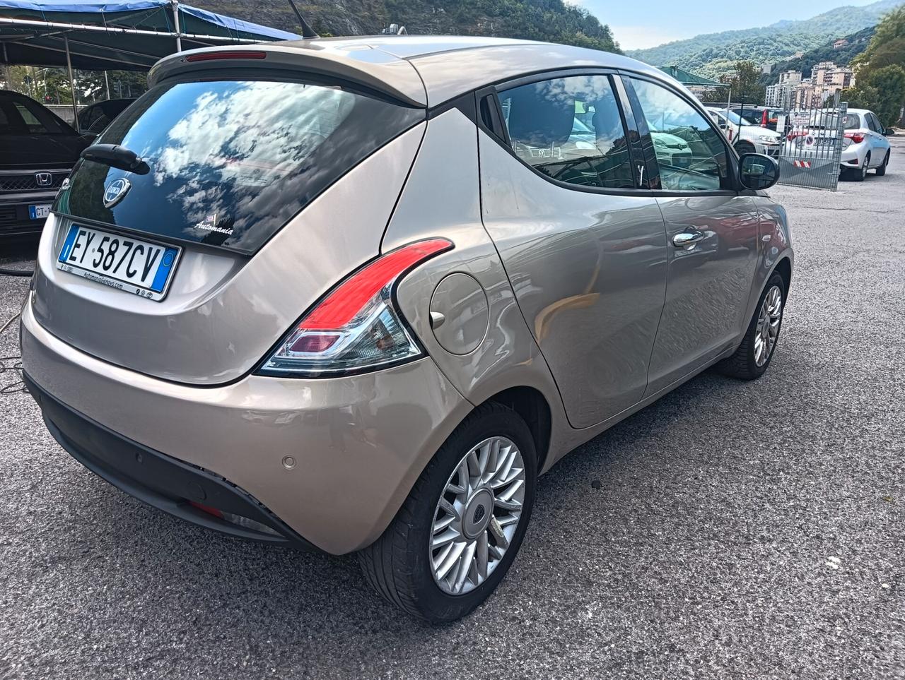 Lancia Ypsilon 1.2 69 CV 5 porte Gold