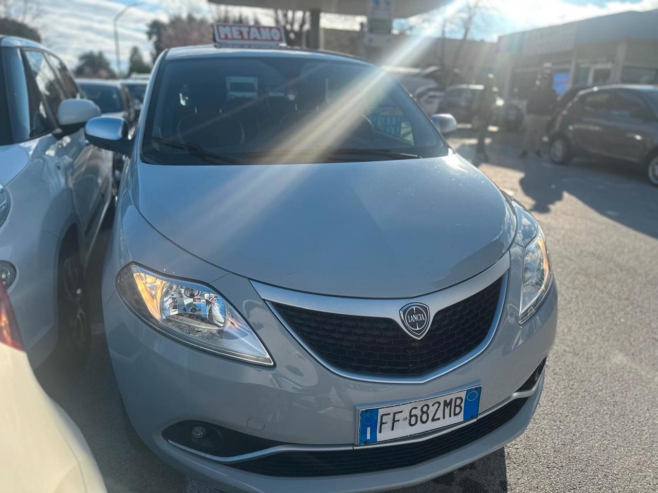 Lancia Ypsilon 0.9 TwinAir 85 CV 5 porte Metano Ecochic Silver