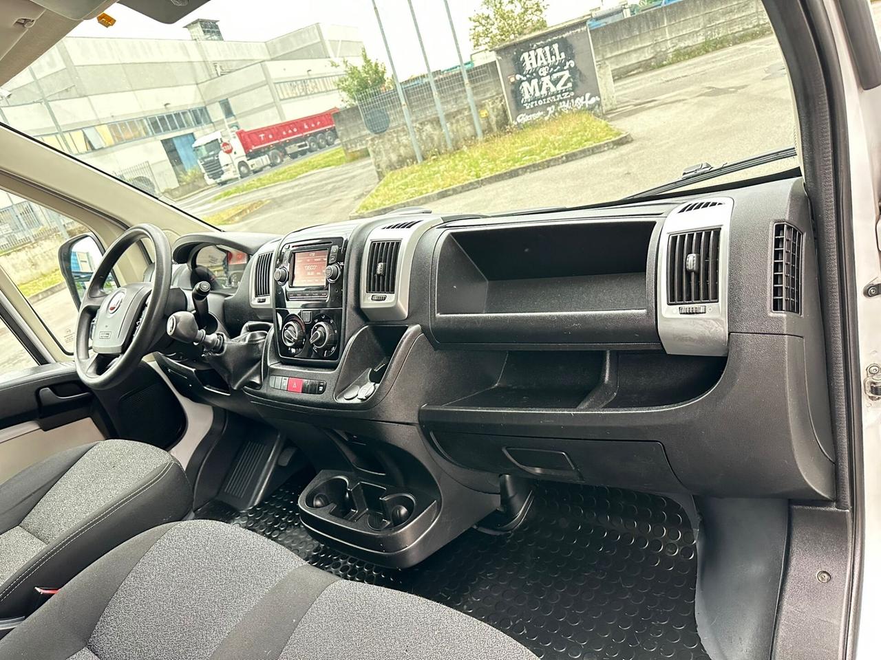 Fiat ducato con pedana caricatrice