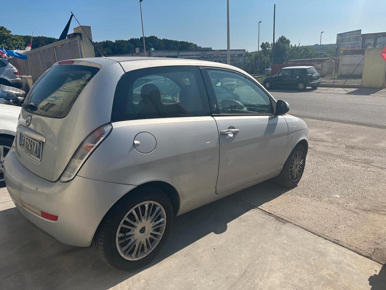 Lancia Ypsilon 1.3 DIESEL 2010 160.000km